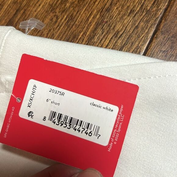 Spanx Classic 6” White Shorts, size XS - Picture 4 of 9